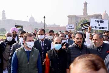 विपक्षी दलों ने निकाला पैदल मार्च, राहुल ने कहा, हम उन्हें नहीं बख्शेंगे